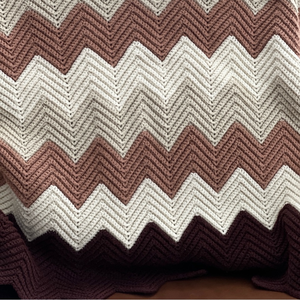 Vintage Hand Knit Afghan Blanket Handmade Chevron Pattern Browns Tans Cream - Picture 3 of 5